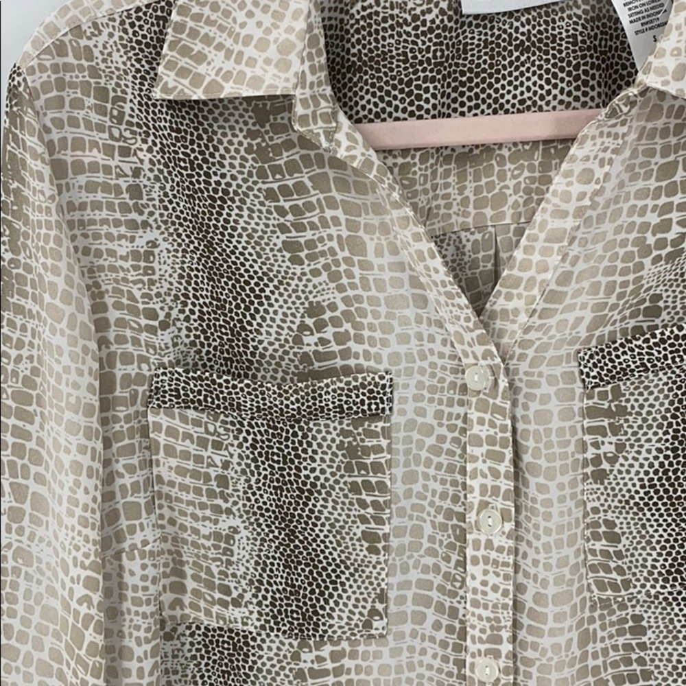 Linda Leal Snakeskin Button Down Blouse Womens Size S Tan Brown Animal Print - Picture 3 of 6
